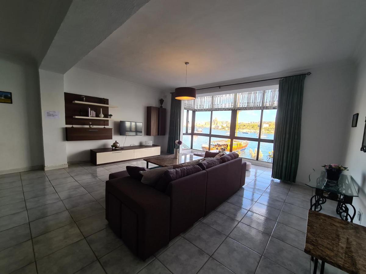 Spacious Seafront Apt Next To Sliema-Valeta Ferry Luaran gambar