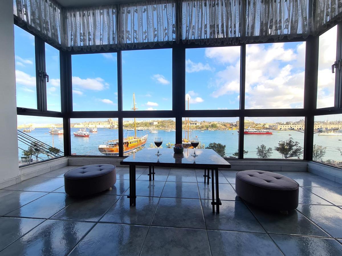 Spacious Seafront Apt Next To Sliema-Valeta Ferry Luaran gambar